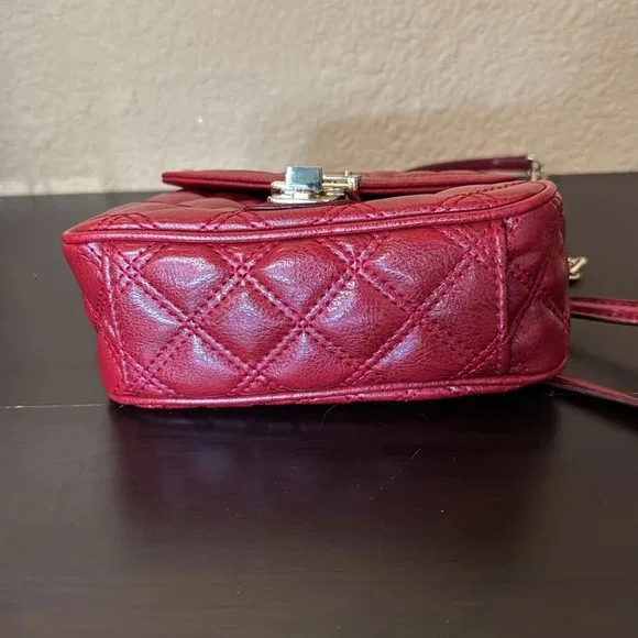 Banana Republic  QUILTED FAUX-LEATHER CROSS-BODY - Picture 4 of 6